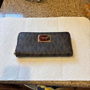 Michael Kors Signature Zip-Around Wallet - Brown Monogram Canvas
